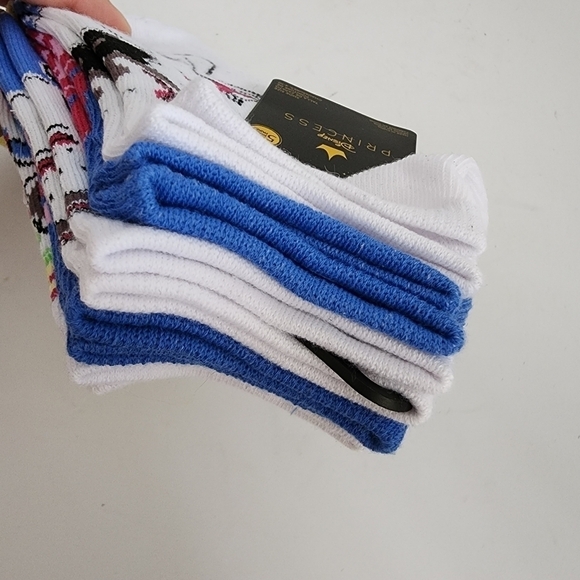 NWT Disney Princess Snow White Pair 5 No Show Socks - Picture 11 of 11